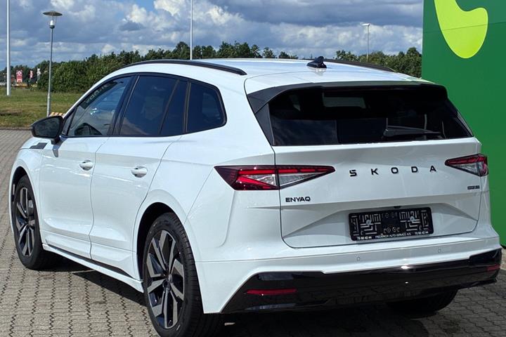 Hvid Skoda Enyaq fra 2026