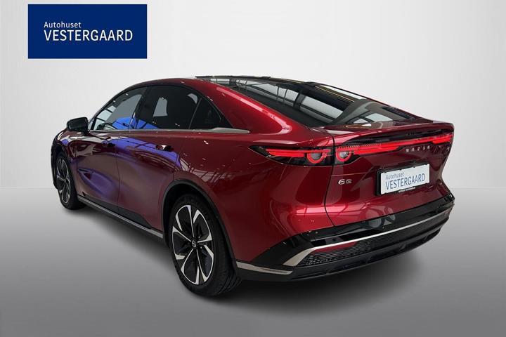 Rød Mazda 6e fra 2025