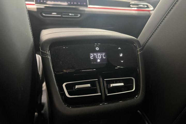 Rød Mazda 6e fra 2025