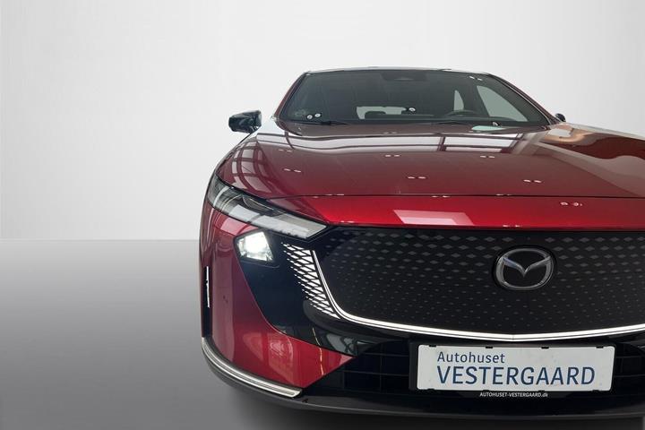 Rød Mazda 6e fra 2025