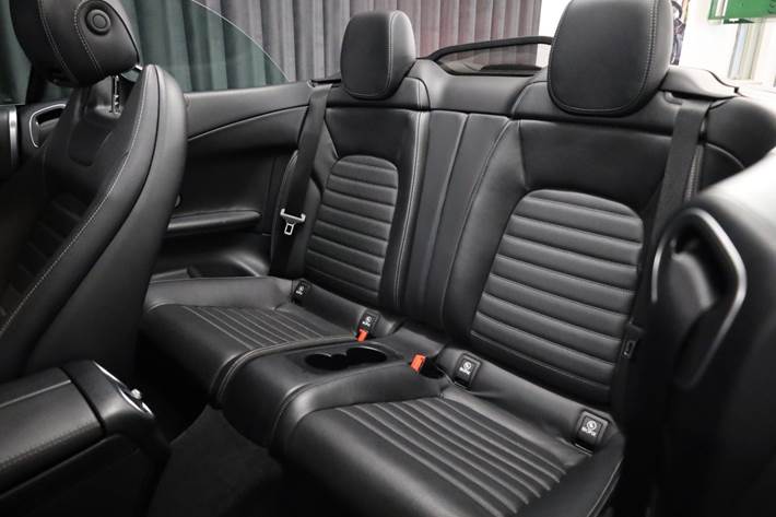 Sølv Mercedes C300 fra 2017
