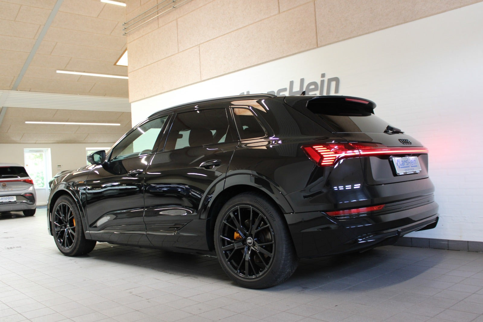 Sort Audi e-tron fra 2023