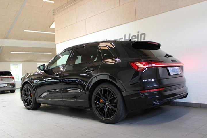 Sort Audi e-tron fra 2023