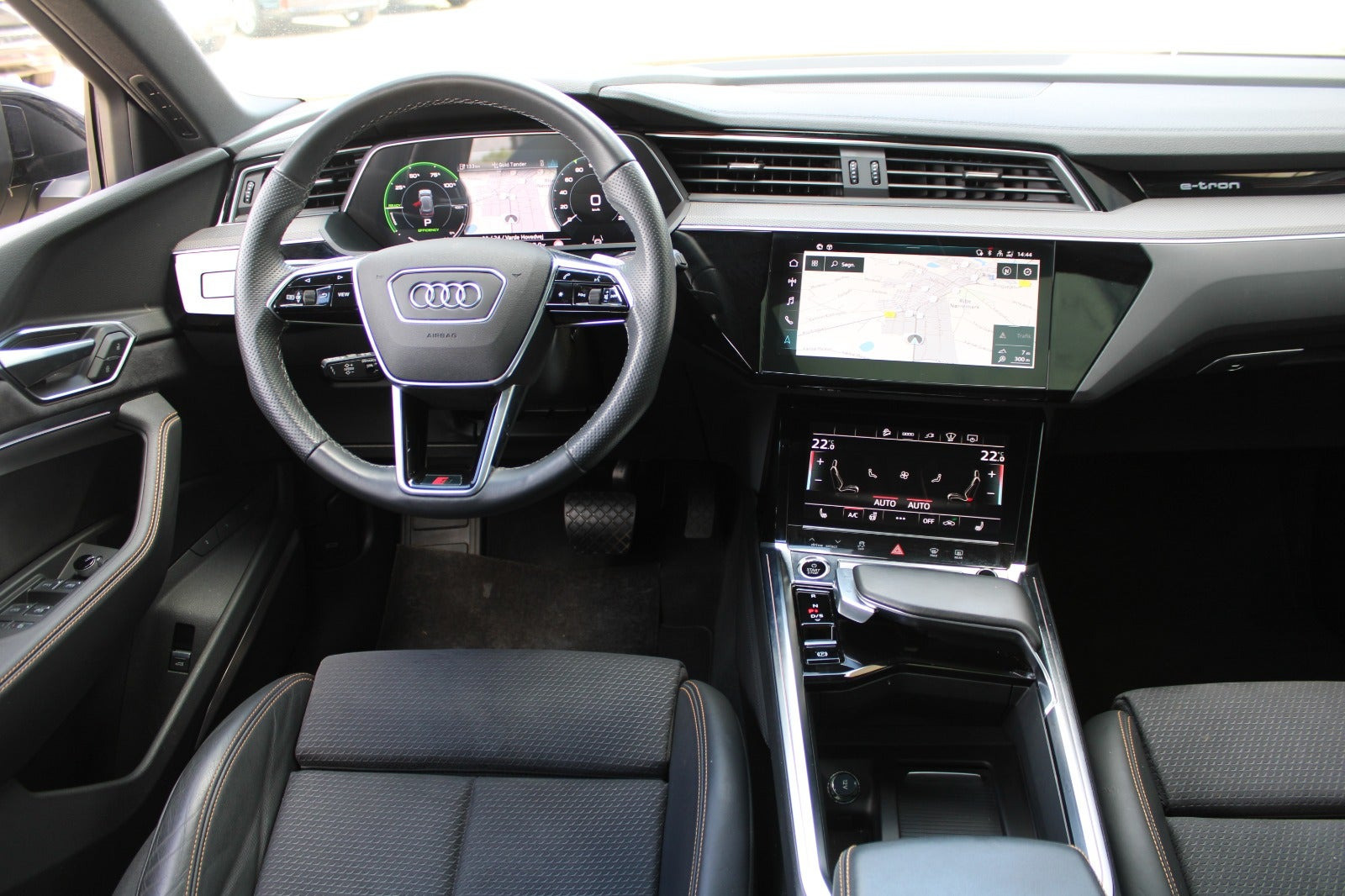 Sort Audi e-tron fra 2023