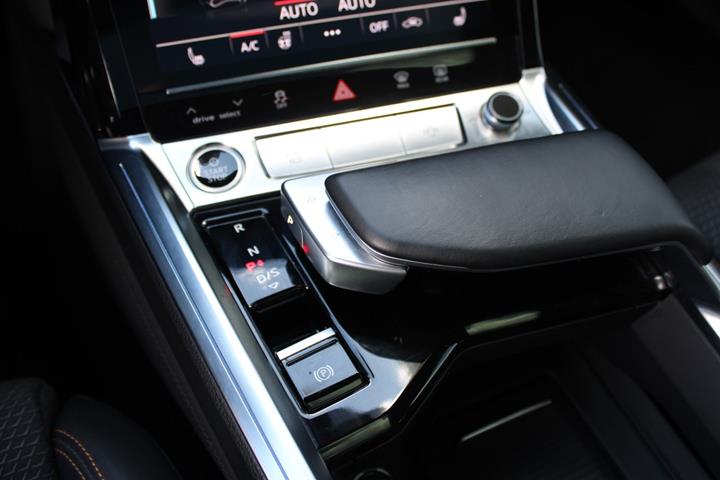 Sort Audi e-tron fra 2023