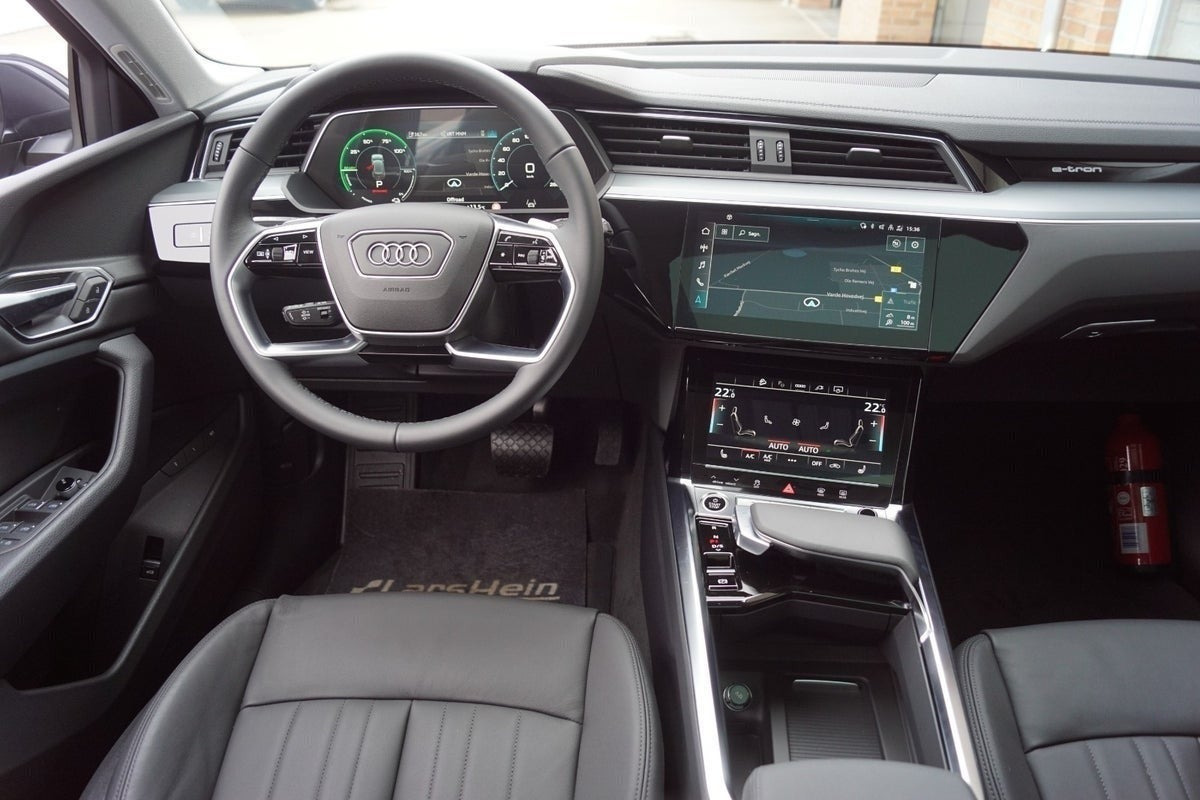 Grå Audi e-tron fra 2023