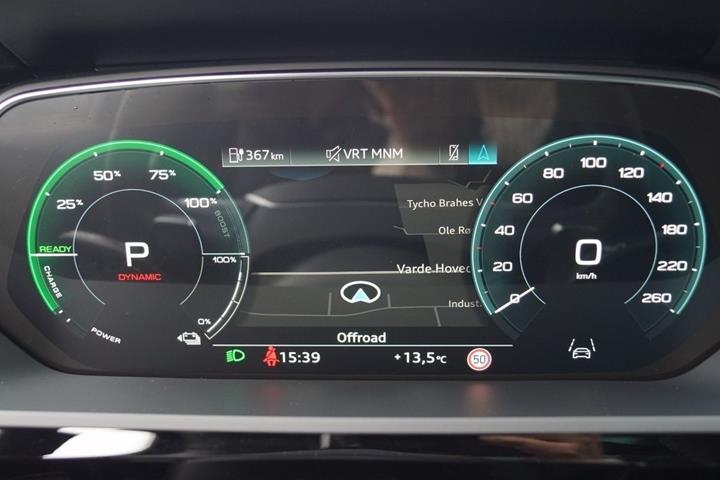 Grå Audi e-tron fra 2023