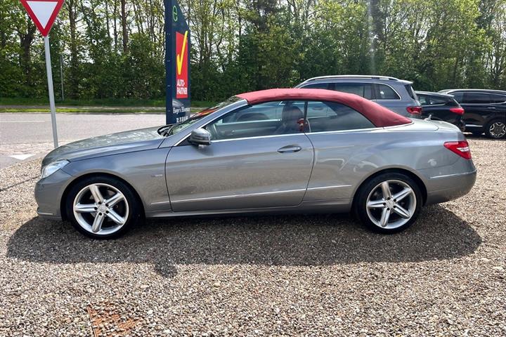 Grå Mercedes E350 fra 2011