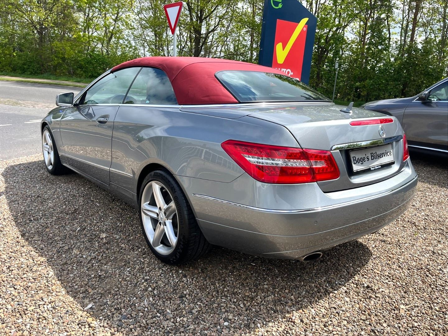 Grå Mercedes E350 fra 2011