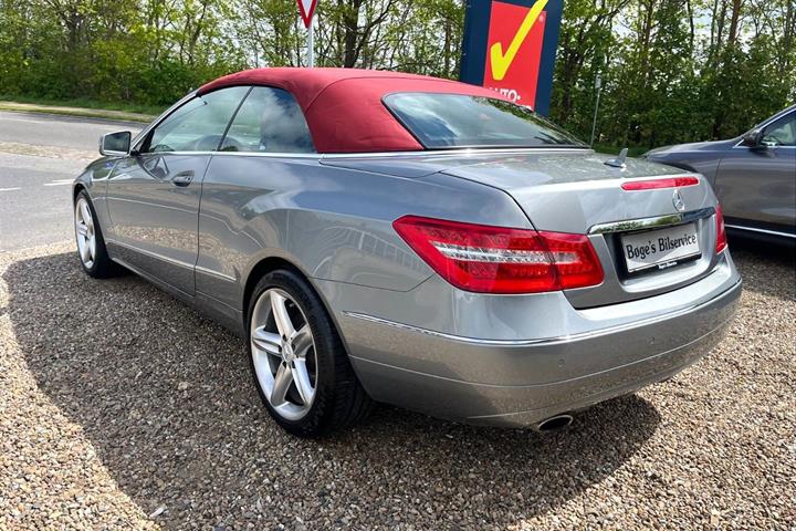 Grå Mercedes E350 fra 2011