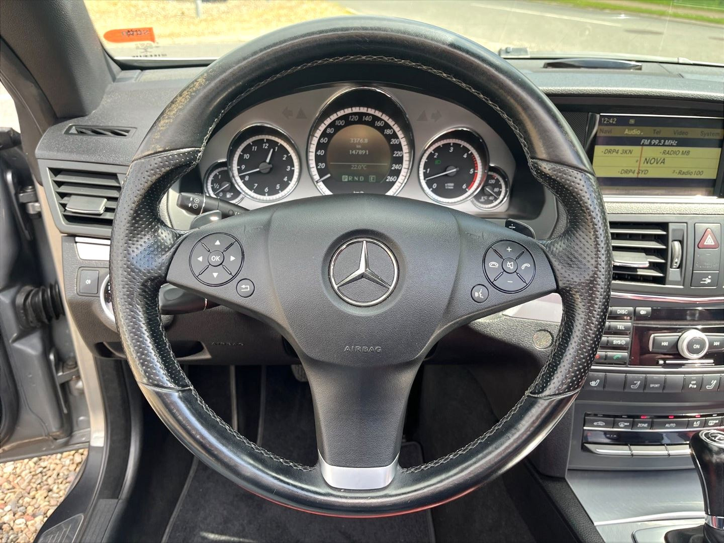 Grå Mercedes E350 fra 2011