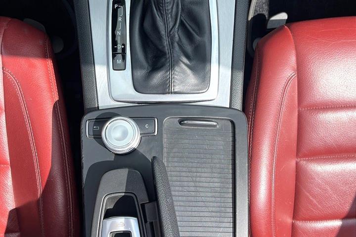 Grå Mercedes E350 fra 2011