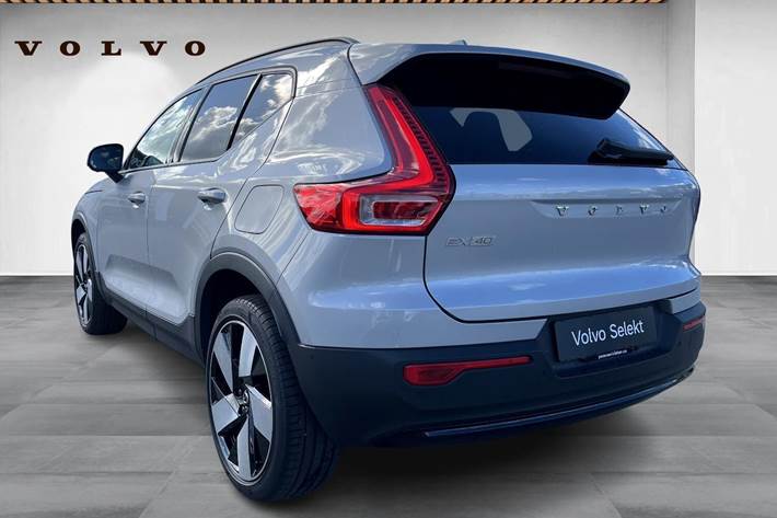 Sølv Volvo EX40 fra 2024