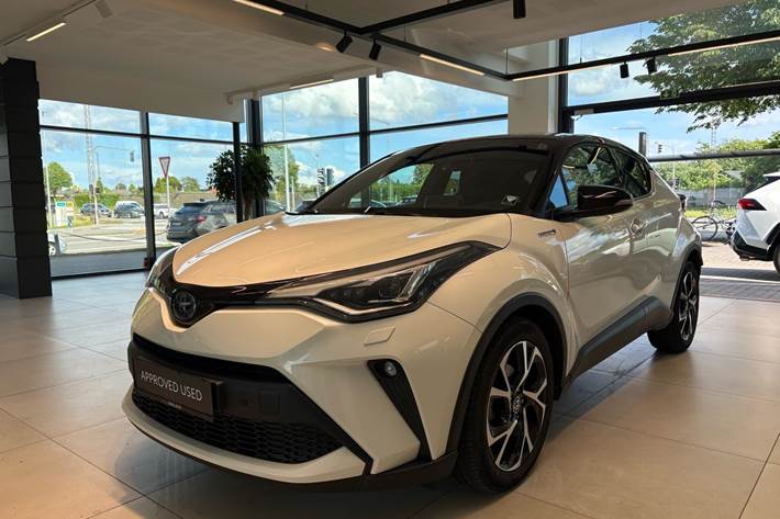 Hvid Toyota C-HR fra 2021