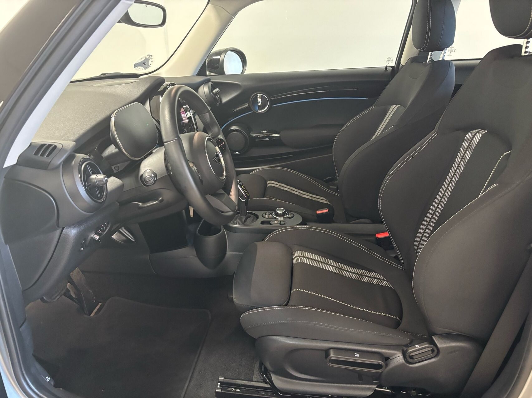 Grå Mini Cooper fra 2024
