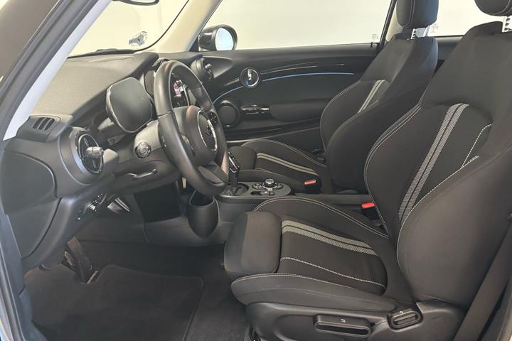 Grå Mini Cooper fra 2024