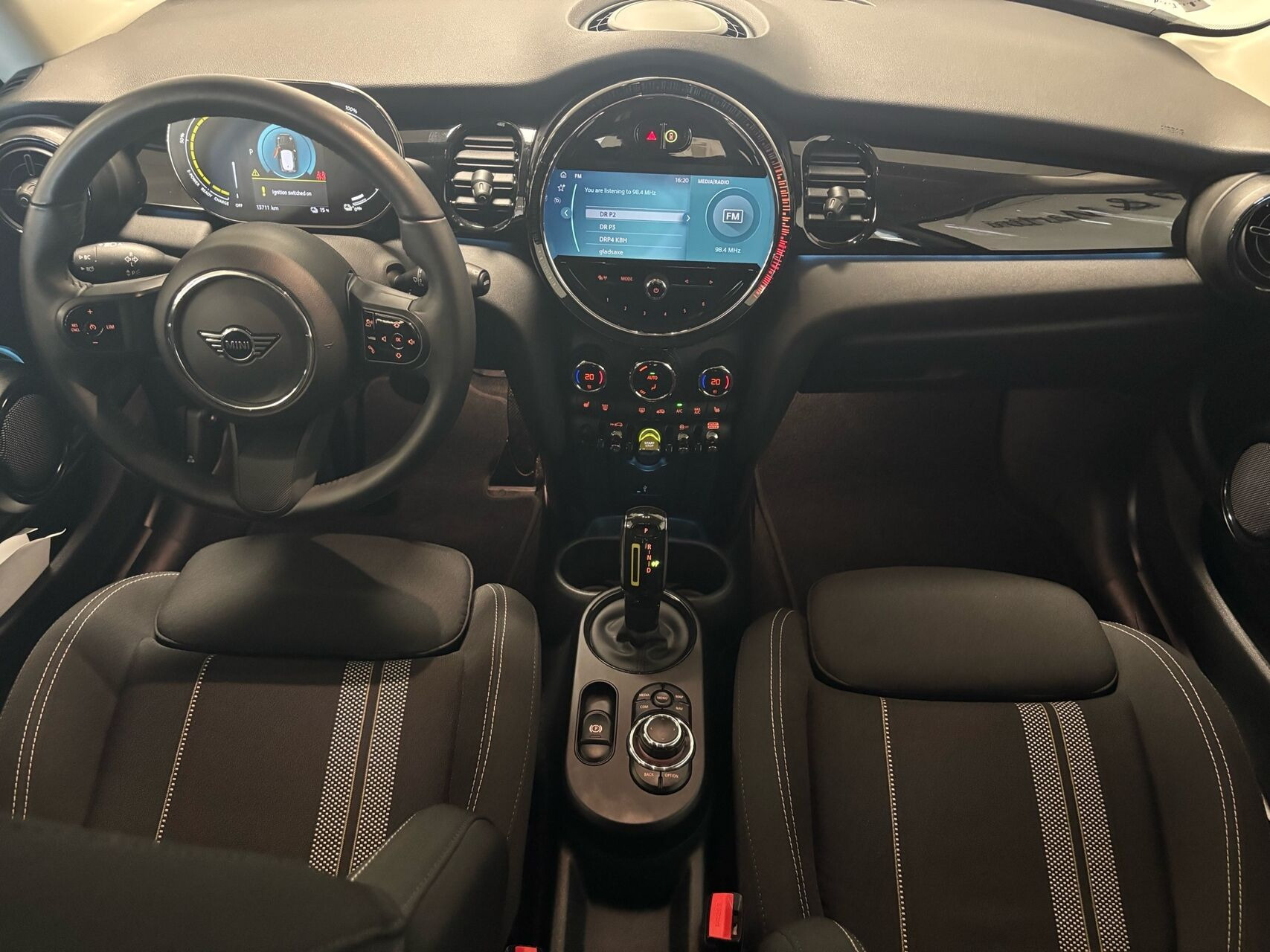 Grå Mini Cooper fra 2024