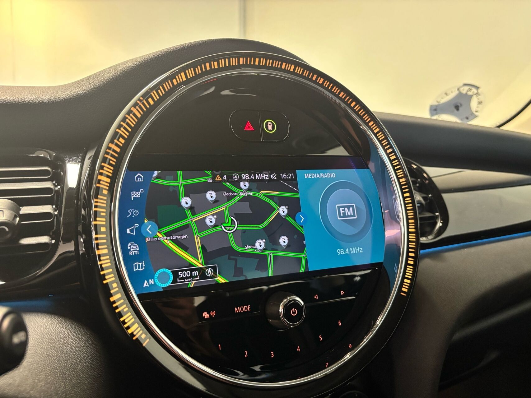 Grå Mini Cooper fra 2024