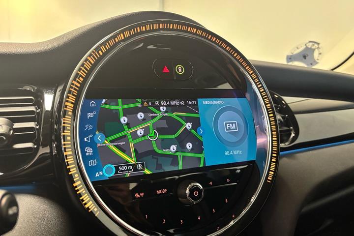 Grå Mini Cooper fra 2024