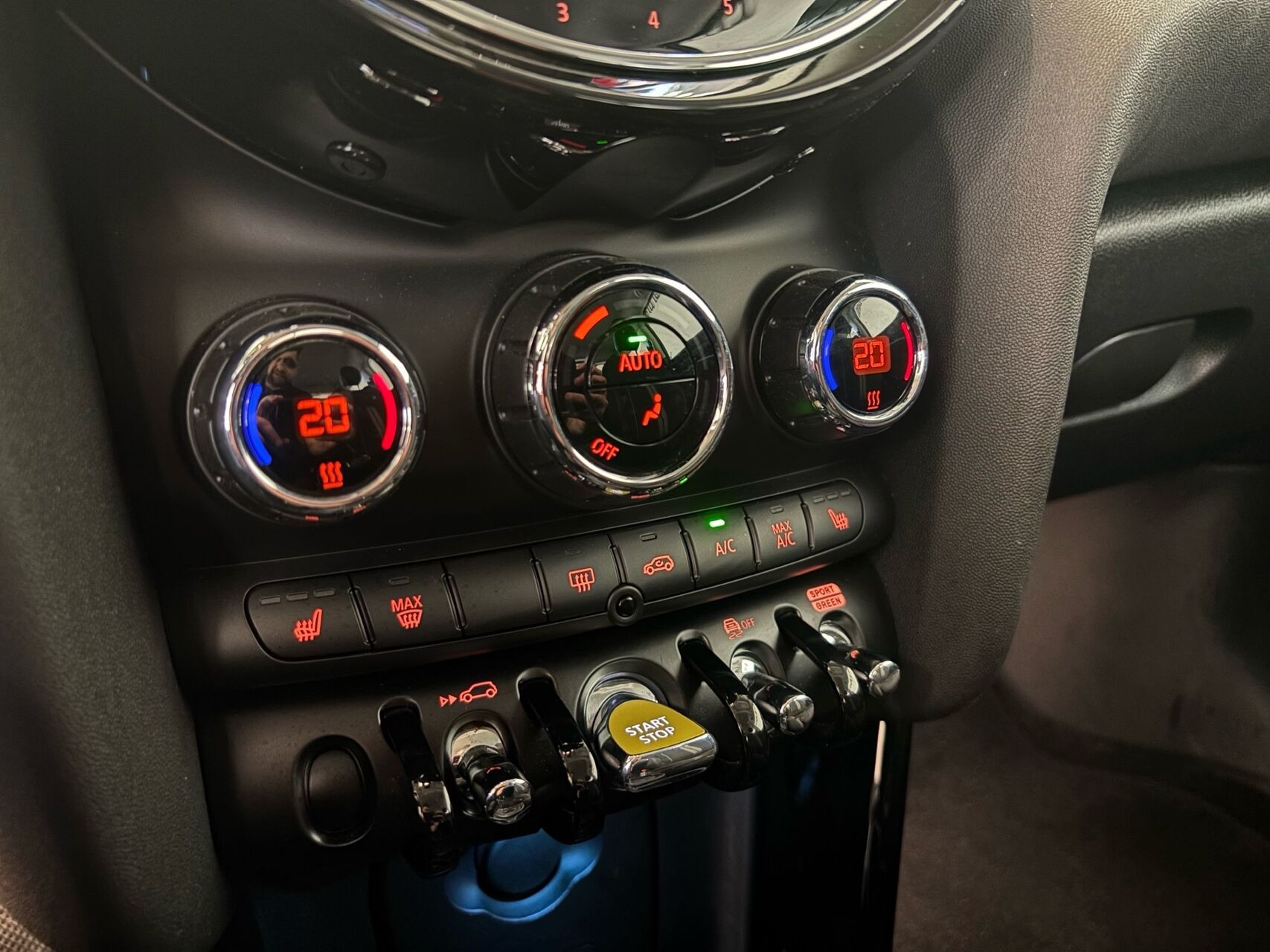 Grå Mini Cooper fra 2024