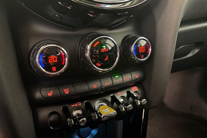 Grå Mini Cooper fra 2024