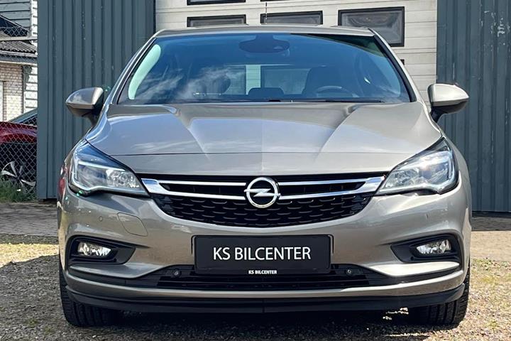 Grå Opel Astra fra 2016