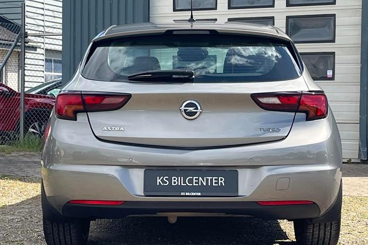 Grå Opel Astra fra 2016