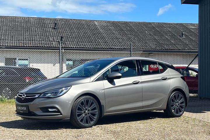 Grå Opel Astra fra 2016
