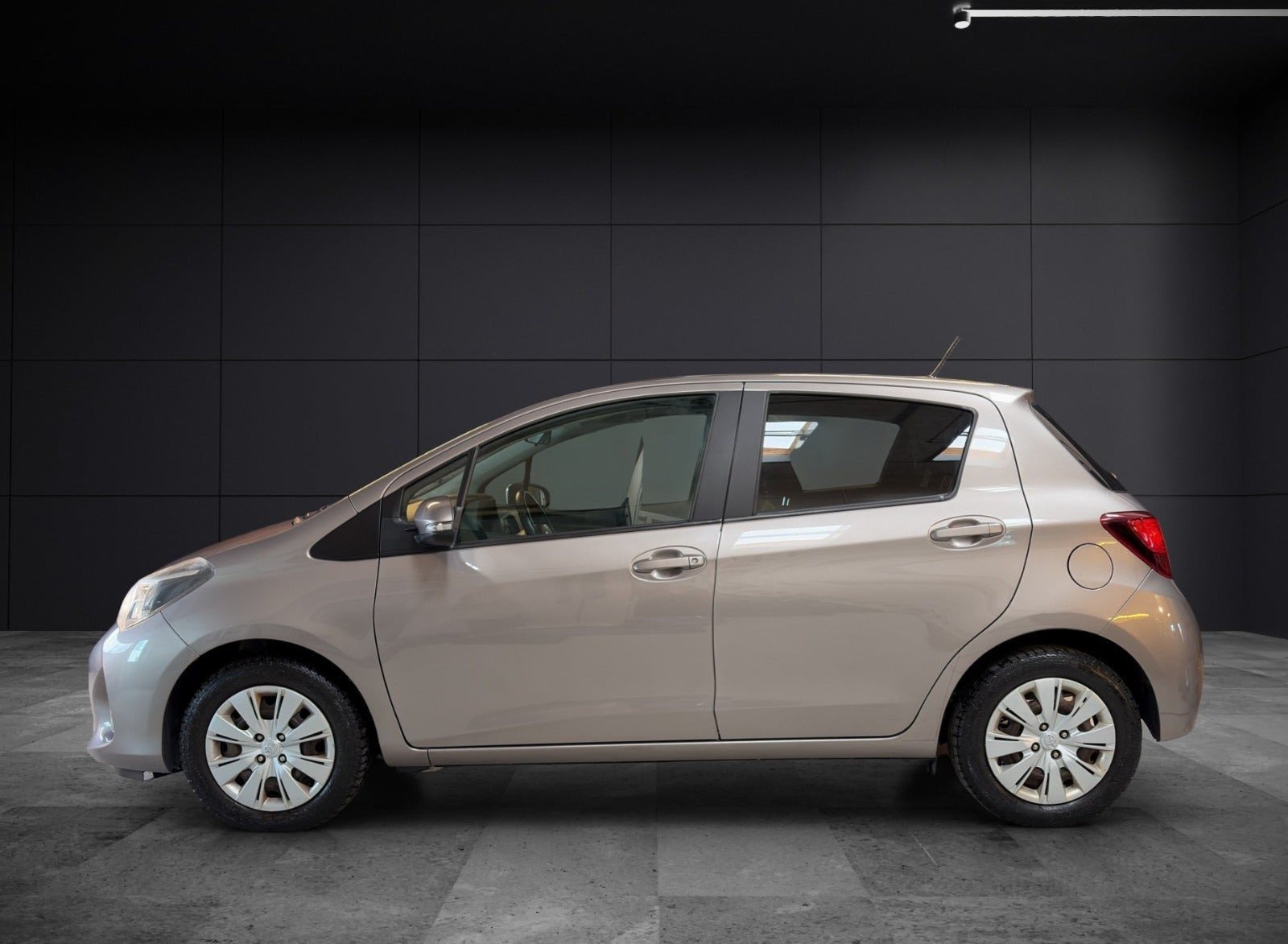 Brun Toyota Yaris fra 2015