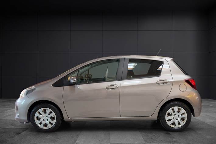 Brun Toyota Yaris fra 2015