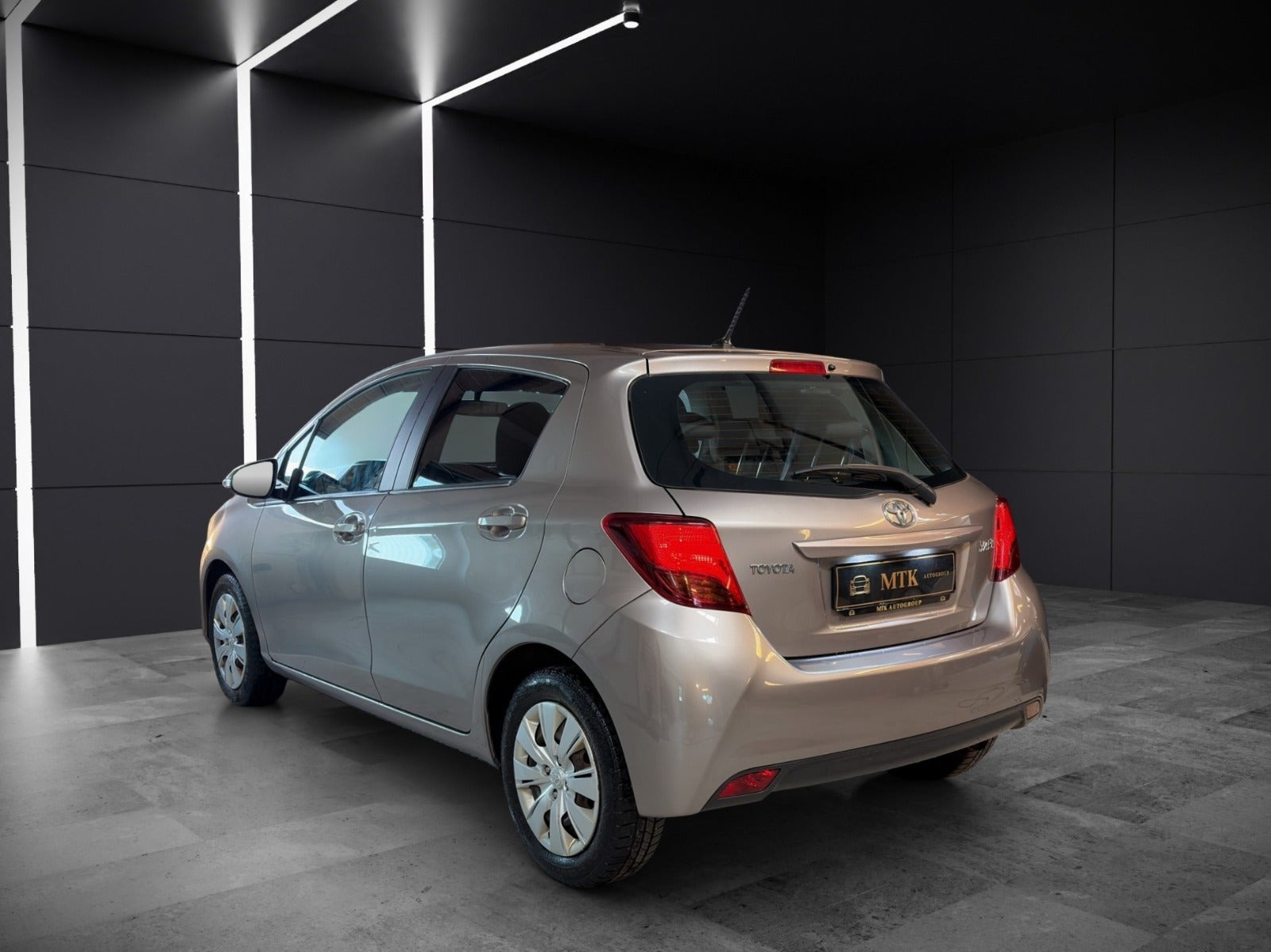 Brun Toyota Yaris fra 2015