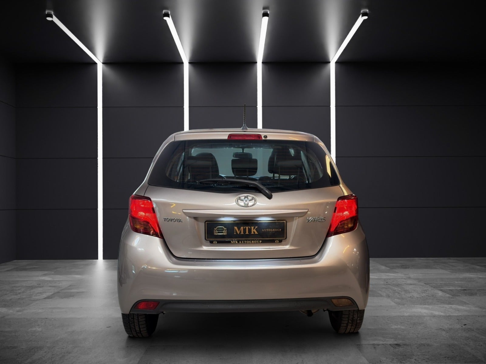 Brun Toyota Yaris fra 2015