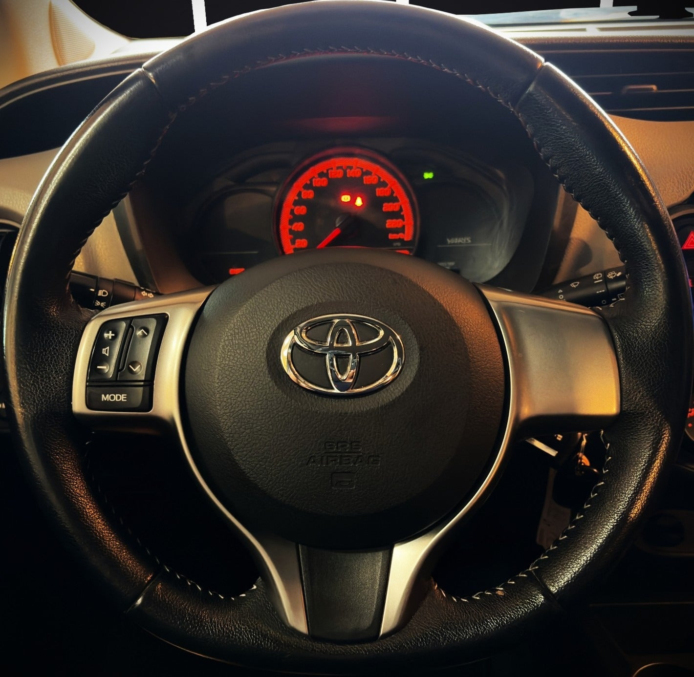 Brun Toyota Yaris fra 2015