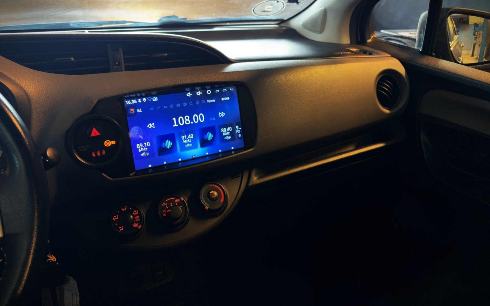 Brun Toyota Yaris fra 2015
