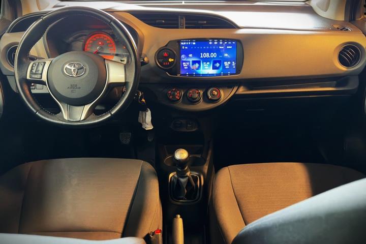 Brun Toyota Yaris fra 2015
