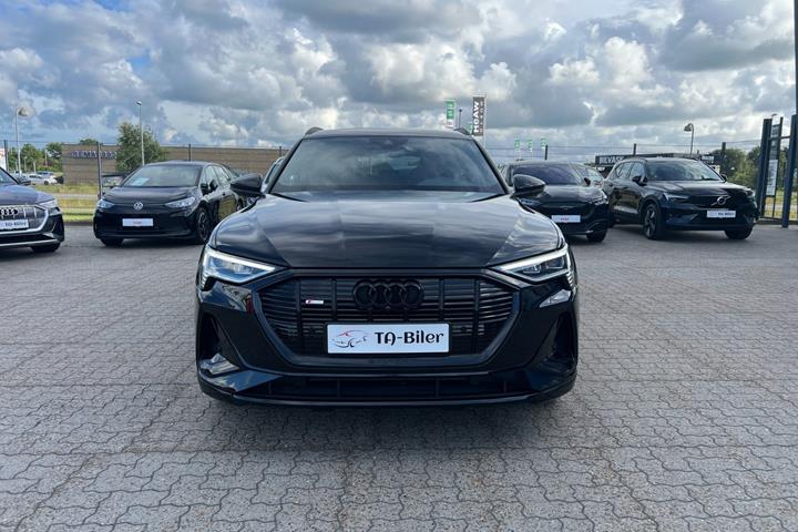 Sort Audi e-tron fra 2023