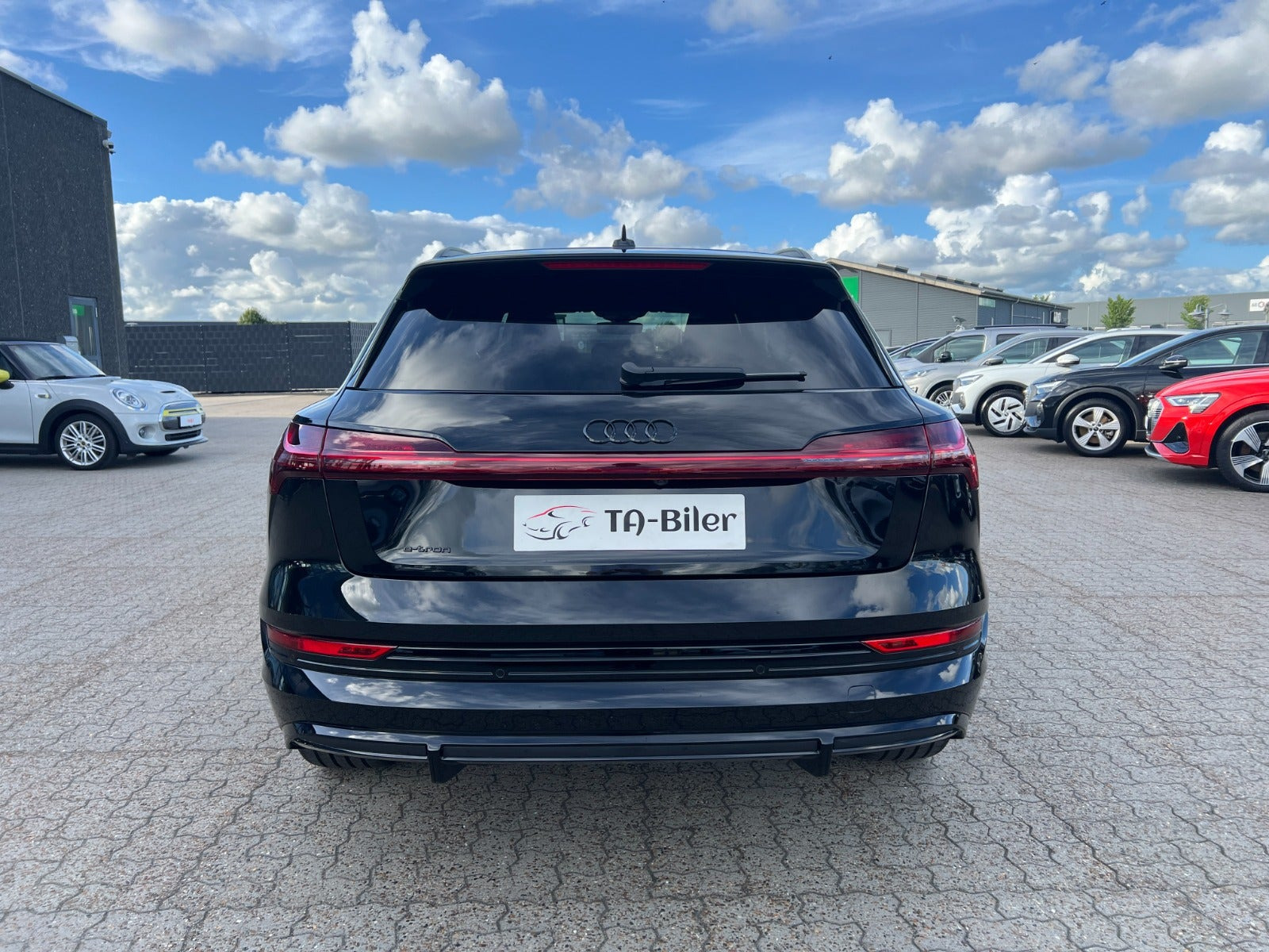 Sort Audi e-tron fra 2023