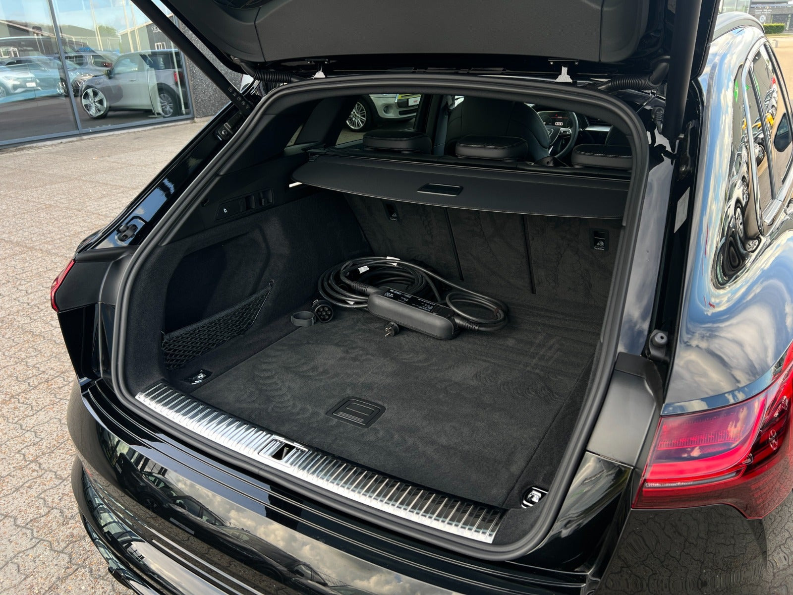 Sort Audi e-tron fra 2023