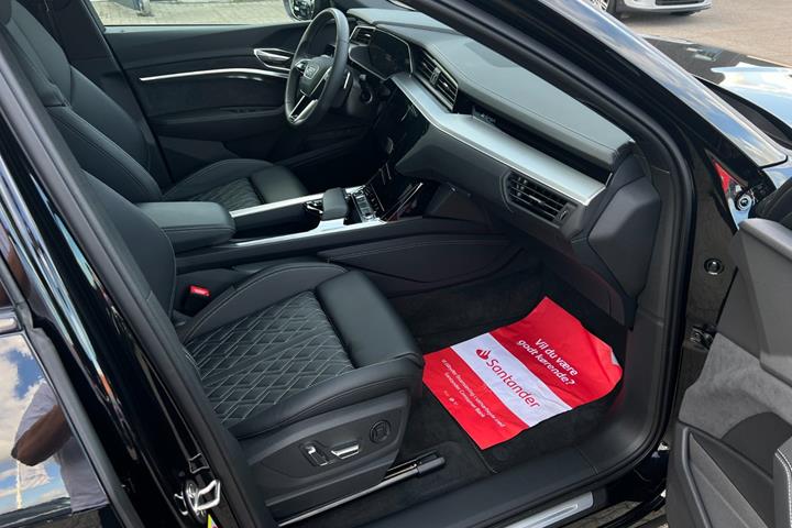 Sort Audi e-tron fra 2023