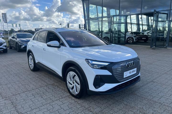 Hvid Audi Q4 e-tron fra 2024 set udefra