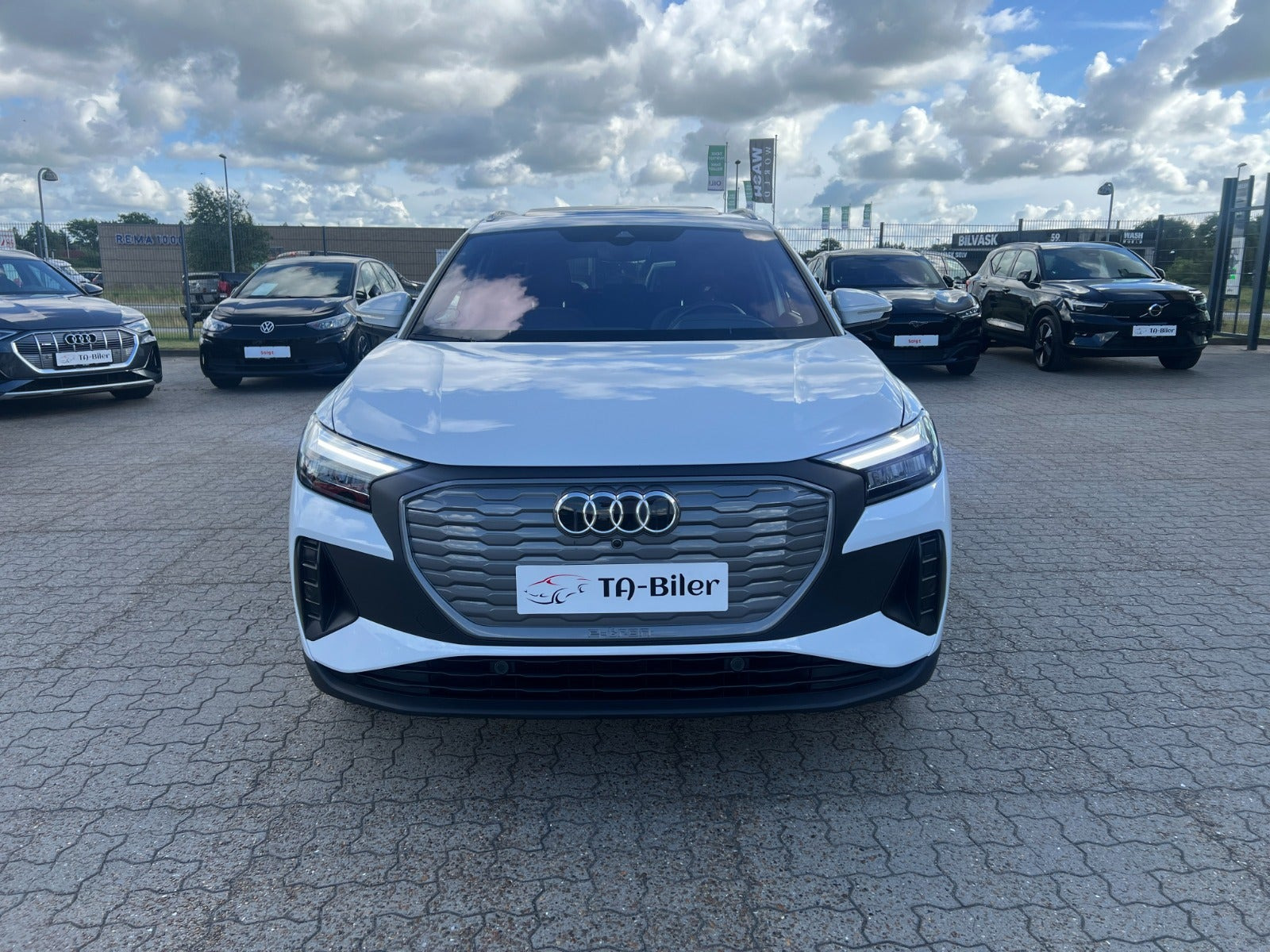 Hvid Audi Q4 e-tron fra 2024