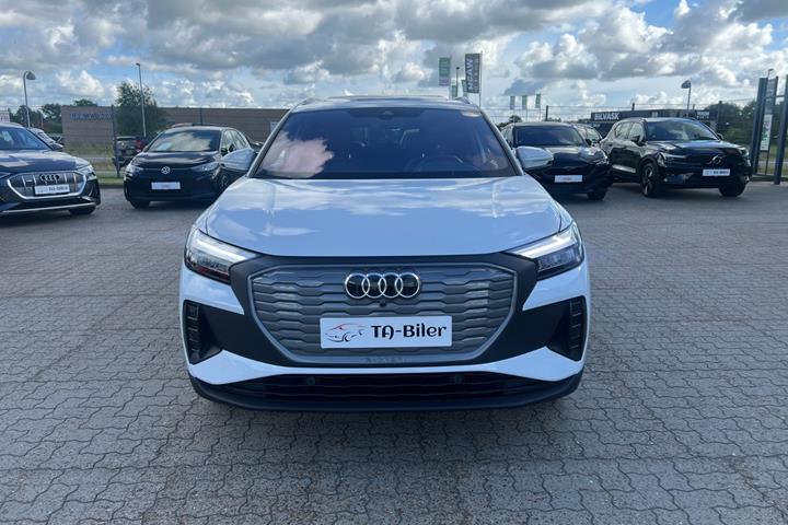 Hvid Audi Q4 e-tron fra 2024