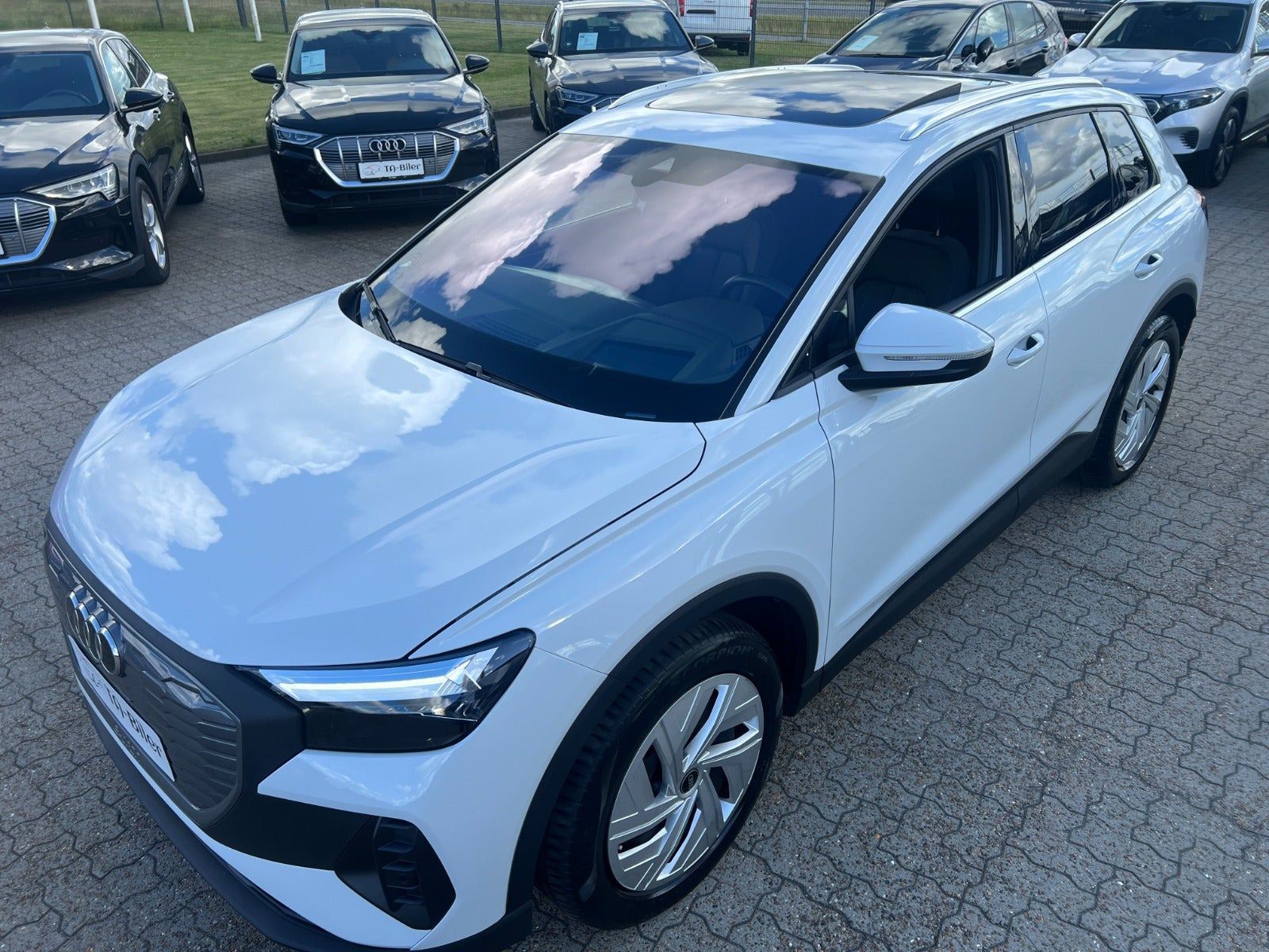 Hvid Audi Q4 e-tron fra 2024