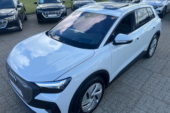 Hvid Audi Q4 e-tron fra 2024