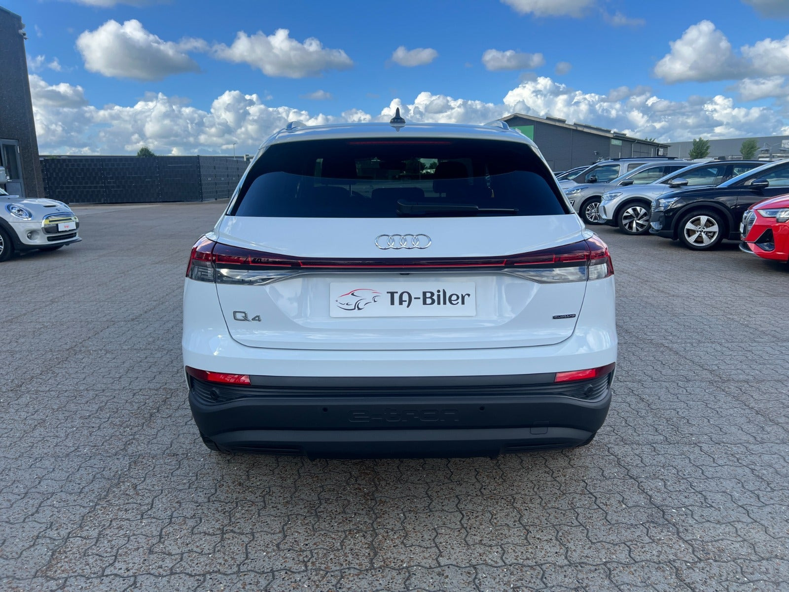 Hvid Audi Q4 e-tron fra 2024