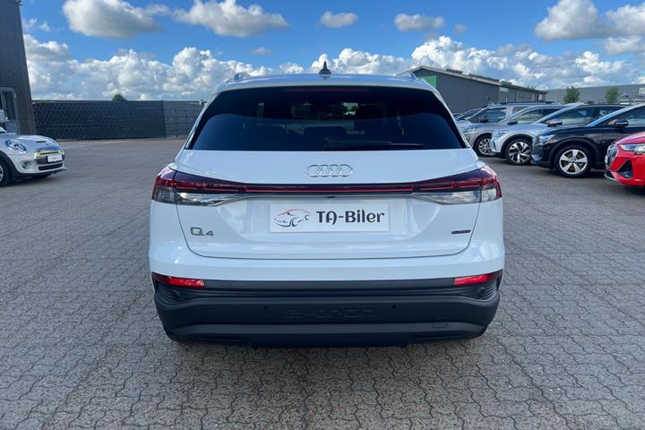 Hvid Audi Q4 e-tron fra 2024