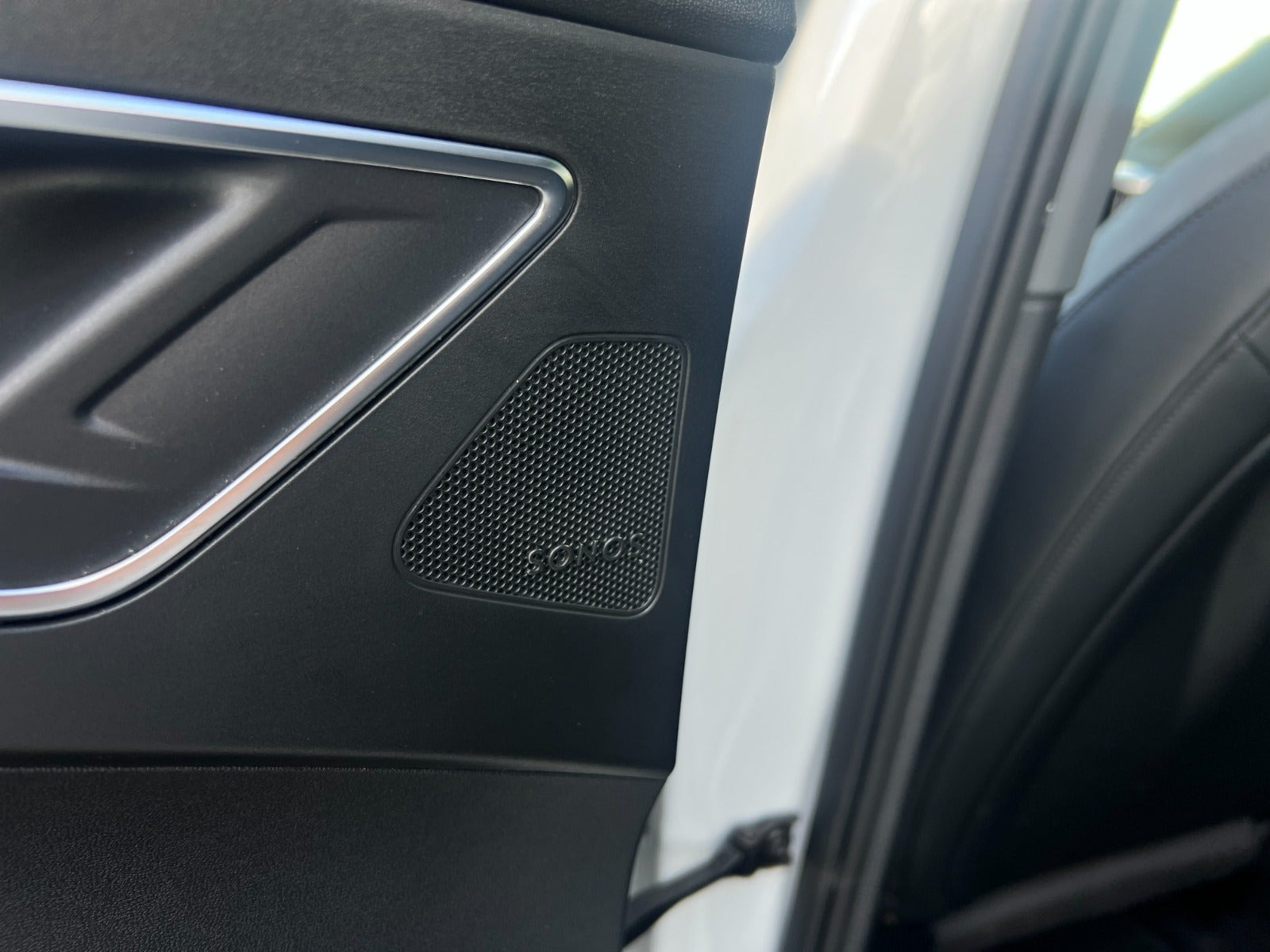 Hvid Audi Q4 e-tron fra 2024