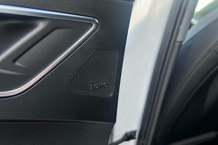Hvid Audi Q4 e-tron fra 2024