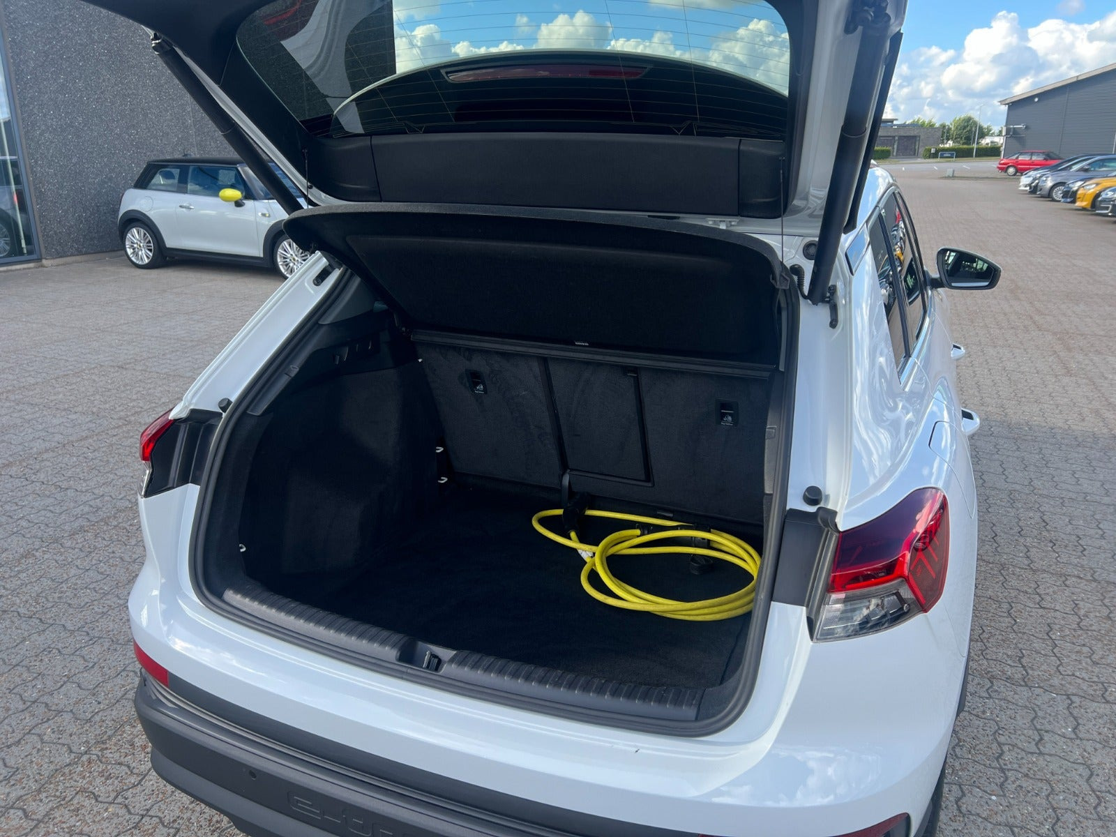 Hvid Audi Q4 e-tron fra 2024