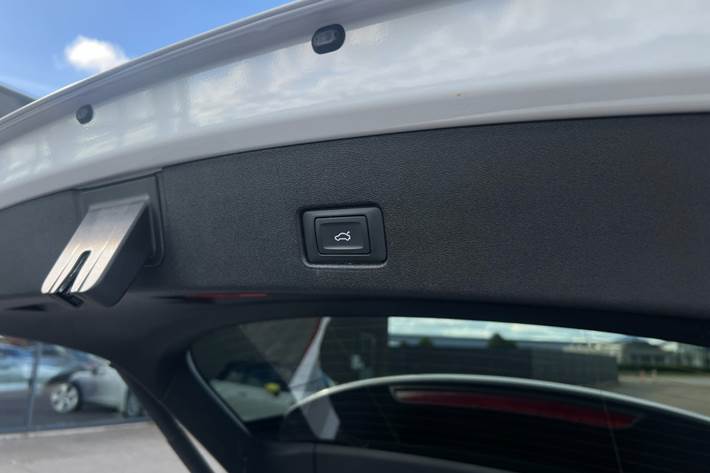 Hvid Audi Q4 e-tron fra 2024
